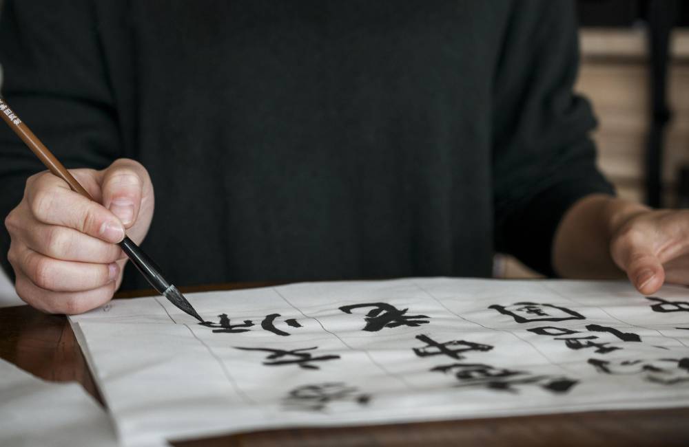 Coups de pinceau et élégance : l'art de la calligraphie japonaise